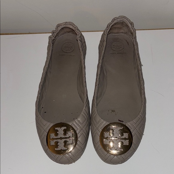 Tory Burch Tan and Gold Flats Sleek Design - Picture 1 of 4